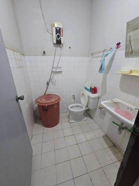 Baan Rin Thong Lamlukka, Pathum Thani, Khu Khot, Lam Luk Ka, Pathum Thani, 2 Bedrooms, 110 sqm, Townhouse For Sale, by ทรัพย์ฯหายาก หลังบ้านโล่งไม่ติดหลังอื่น!! ขายทาวน์เฮ้าส์ 19 ตร.วา บ้านรินทร์ทอง ลำลูกกา ใกล้ BTS คูค, 500578767 - DDproperty.com