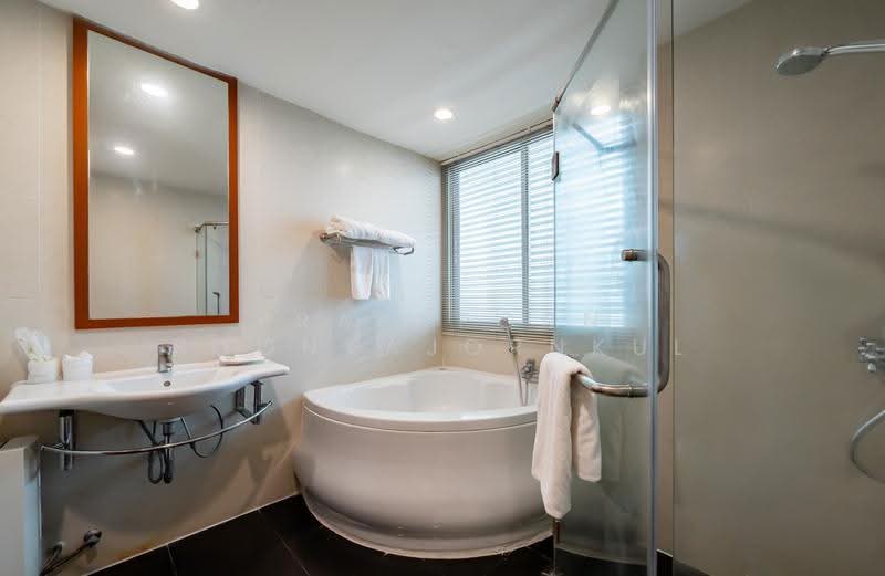 Sathorn Gallery Residences, Bangkok, 70 Pan Road, Silom, Bang Rak, Bangkok, 3 Bedrooms, 200 sqm, Condo For Rent, by Prapaporn Boonkajonkul, 500579085 - DDproperty.com