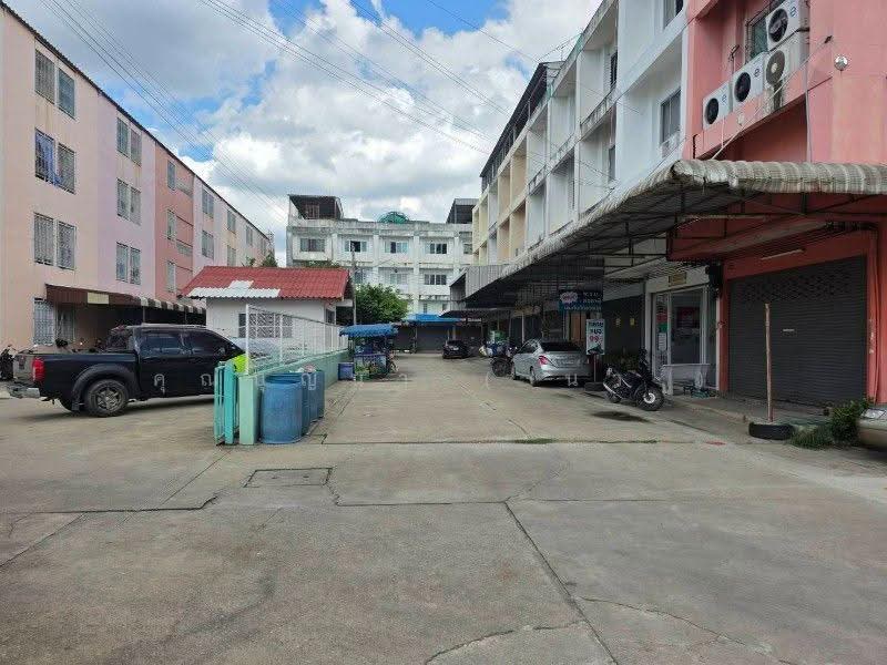 ตึกแถว 3.5 ชั้น รีโนเวทแล้ว ต่อเติมพื้นที่ใช้สอย ถ.พุทธมณฑลสาย 5, Samut Sakhon, ถ. พุทธมณฑลสาย 5, Om Noi, Krathum Baen, Samut Sakhon, , 200 sqm, Shophouse For Sale, by คุณบุญนำ ( นำ ), 500579101 - DDproperty.com
