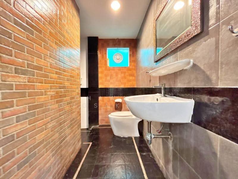 Villa Ramintra, Bangkok, Tha Rang, Bang Khen, Bangkok, 3 Bedrooms, 220 sqm, Semi-Detached House (Twin House) For Sale, by CHAWALIT KONGSAKPAIBUL, 500579138 - DDproperty.com