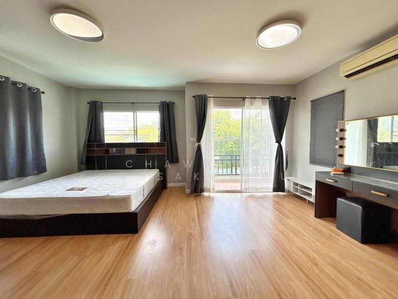 Villa Ramintra, Bangkok, Tha Rang, Bang Khen, Bangkok, 3 Bedrooms, 220 sqm, Semi-Detached House (Twin House) For Sale, by CHAWALIT KONGSAKPAIBUL, 500579138 - DDproperty.com