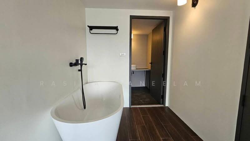 Omni Tower Sukhumvit Nana, bangkok, 69 Sukhumvit 4 Alley, Khlong Toei, Bangkok, 4 Bedrooms, 120 sqm, Condo For Rent, by Rasita Maneelam, 500579157 - DDproperty.com