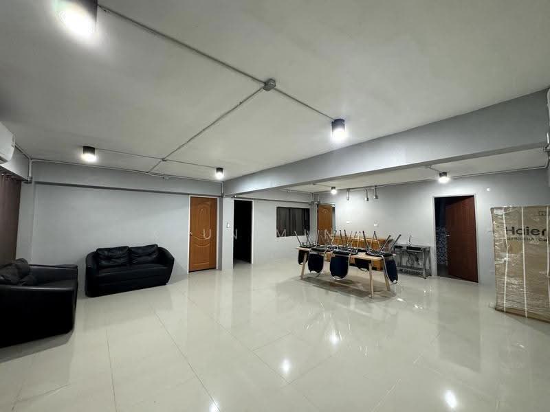 6-Story Building + Rooftop | 18 Bedrooms | Huai Khwang Soi Pracha Uthit 18 & 20(SPSMG241), Bangkok, ซอยประชาอุทิศ 18 & 20, Huai Khwang, Bangkok, , 2,000 sqm, Shophouse For Sale, by Khun Ming, 500579416 - DDproperty.com