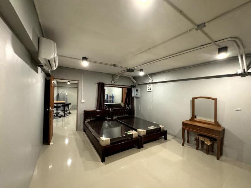 6-Story Building + Rooftop | 18 Bedrooms | Huai Khwang Soi Pracha Uthit 18 & 20(SPSMG241), Bangkok, ซอยประชาอุทิศ 18 & 20, Huai Khwang, Bangkok, , 2,000 sqm, Shophouse For Sale, by Khun Ming, 500579416 - DDproperty.com
