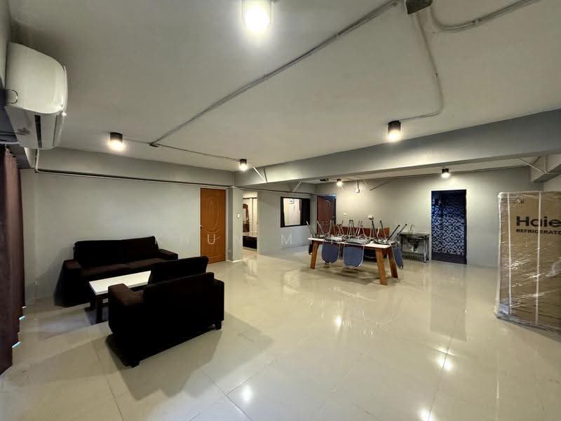 6-Story Building + Rooftop | 18 Bedrooms | Huai Khwang Soi Pracha Uthit 18 & 20(SPSMG241), Bangkok, ซอยประชาอุทิศ 18 & 20, Huai Khwang, Bangkok, , 2,000 sqm, Shophouse For Sale, by Khun Ming, 500579416 - DDproperty.com
