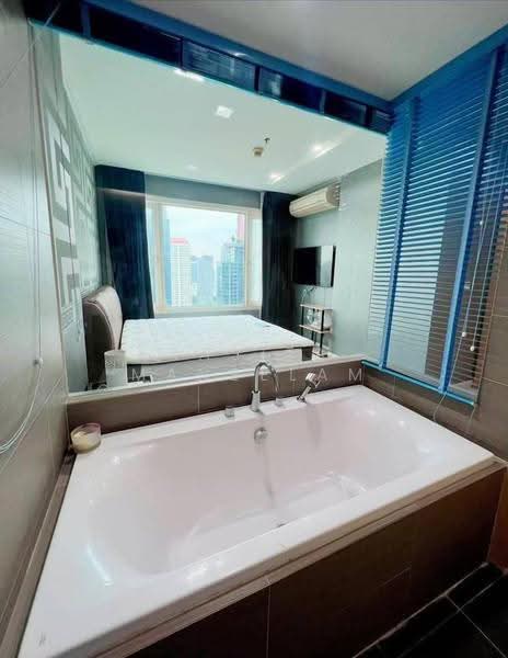 Siri At Sukhumvit, Bangkok, 902 Sukhumvit Road, Phra Kanong, Khlong Toei, Bangkok, 2 Bedrooms, 68 sqm, Condo For Rent, by Rasita Maneelam, 500579686 - DDproperty.com