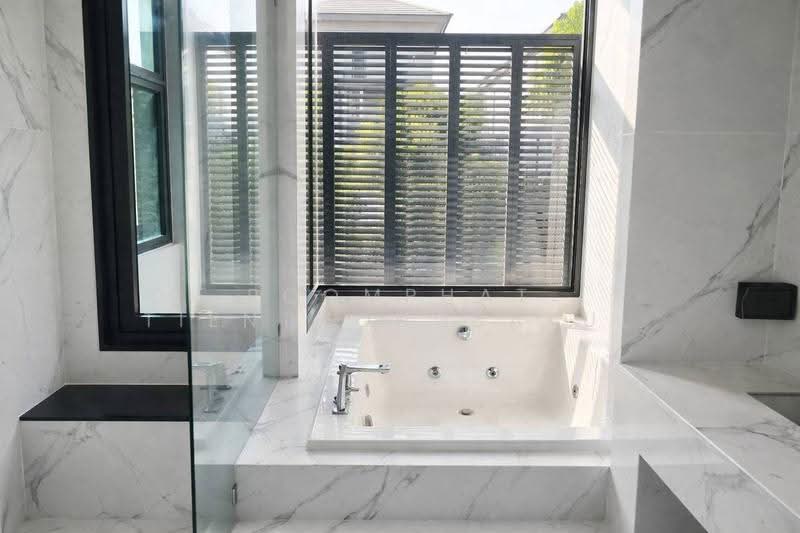 The Sonne Srinakarin-Bangna, Bangkok, Soi Chumchon Mahat Thai 3, Bangna-Trad Road, Dok Mai, Prawet, Bangkok, 4 Bedrooms, 245 sqm, Semi-Detached House (Twin House) For Sale, by Poomphat Tienthongsakul, 500579725 - DDproperty.com