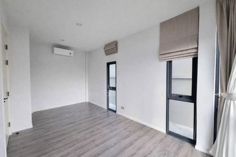 The Sonne Srinakarin-Bangna, Bangkok, Soi Chumchon Mahat Thai 3, Bangna-Trad Road, Dok Mai, Prawet, Bangkok, 4 Bedrooms, 245 sqm, Semi-Detached House (Twin House) For Sale, by Poomphat Tienthongsakul, 500579725 - DDproperty.com