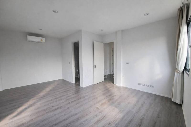 The Sonne Srinakarin-Bangna, Bangkok, Soi Chumchon Mahat Thai 3, Bangna-Trad Road, Dok Mai, Prawet, Bangkok, 4 Bedrooms, 245 sqm, Semi-Detached House (Twin House) For Sale, by Poomphat Tienthongsakul, 500579725 - DDproperty.com