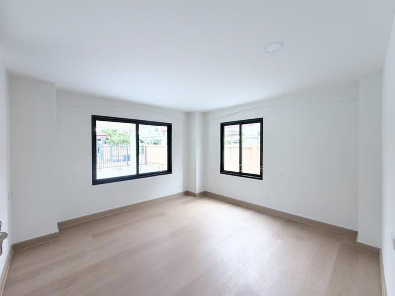 Chonlada Bangbuathong, Nonthaburi, Bang Kruai - Sai Noi Road, Bang Bua Thong, Nonthaburi, 4 Bedrooms, 250 sqm, Single Detached House For Sale, by ภัสสร์ปภา นิลคช, 500579814 - DDproperty.com