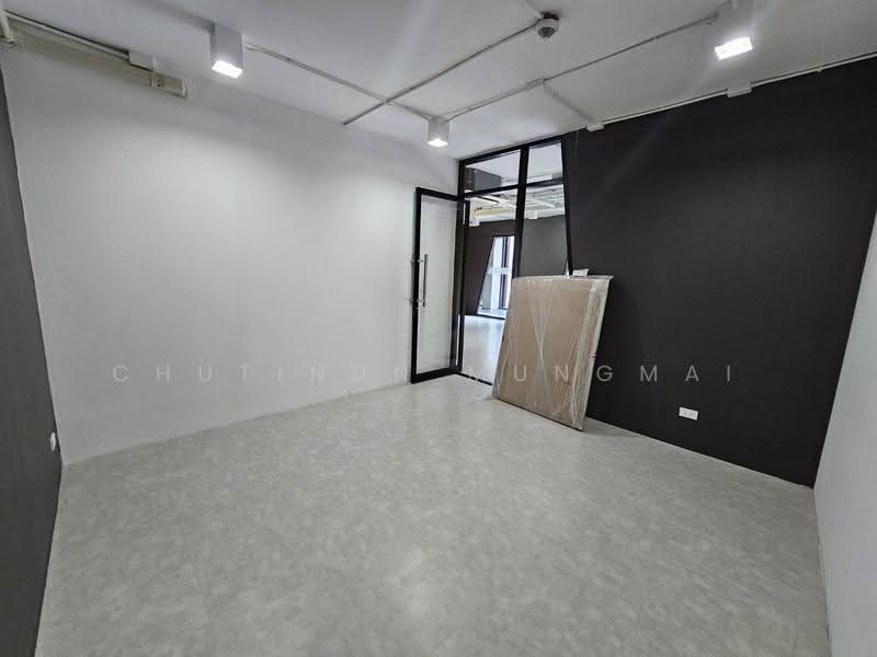 For Rent: 2nd Floor in BTS Chong Nonsi Walking Distance, กรุงเทพ, BTS ช่องนนทรี, สีลม, บางรัก, กรุงเทพ, 110 ตร.ม., พื้นที่ขายของ ให้เช่า, โดย Chutinun Mungmai, 500579952 - DDproperty.com
