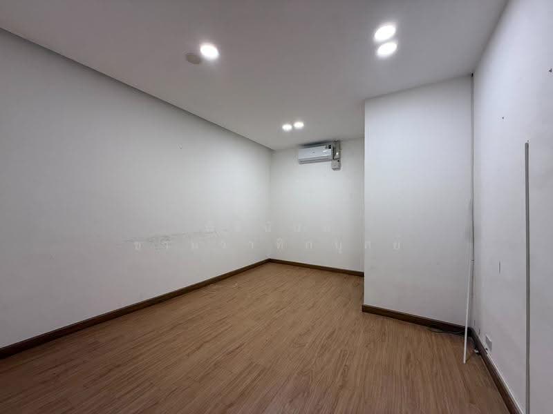 ออฟฟิศรัชดาภิเษก, กรุงเทพ, รัชดาภิเษก, ดินแดง, กรุงเทพ, 230 ตร.ม., สำนักงาน ให้เช่า, โดย นิธินันท์ ชานวาทิกบุศย์, 500580050 - DDproperty.com