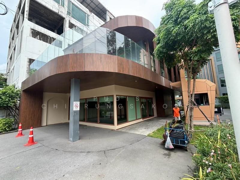 2-Storey Space for Rent – Phra Khanong | Pridi Banomyong, bangkok, Phra Kanong Nua, Watthana, Bangkok, , 227 sqm, Retail Space For Rent, by Pudis Chitrungsakorn, 500580097 - DDproperty.com