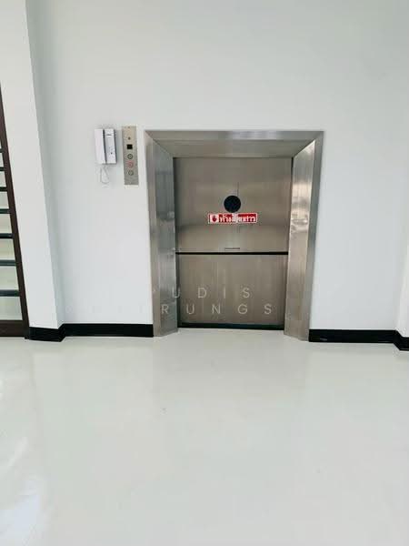 5-Storey Commercial Building for Rent – Charoen Krung, BTS Saphan Taksin, Sathorn, bangkok, Bang Rak, Bangkok, , 824 sqm, Shophouse For Rent, by Pudis Chitrungsakorn, 500580142 - DDproperty.com
