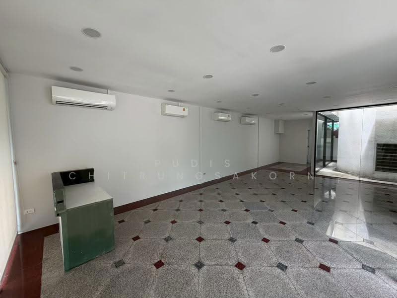 Commercial Space for Rent in Front of an Office Building – Silom, Soi Pipat, bangkok, Silom, Bang Rak, Bangkok, , 60 sqm, Retail Space For Rent, by Pudis Chitrungsakorn, 500580195 - DDproperty.com