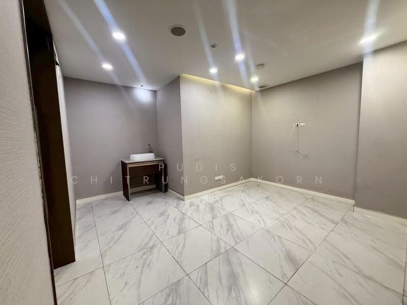Standalone Commercial Building for Rent – Sathorn, Silom | Prime CBD Location, Bangkok, Silom, Bang Rak, Bangkok, , 1,329 sqm, Office Space For Rent, by Pudis Chitrungsakorn, 500580219 - DDproperty.com