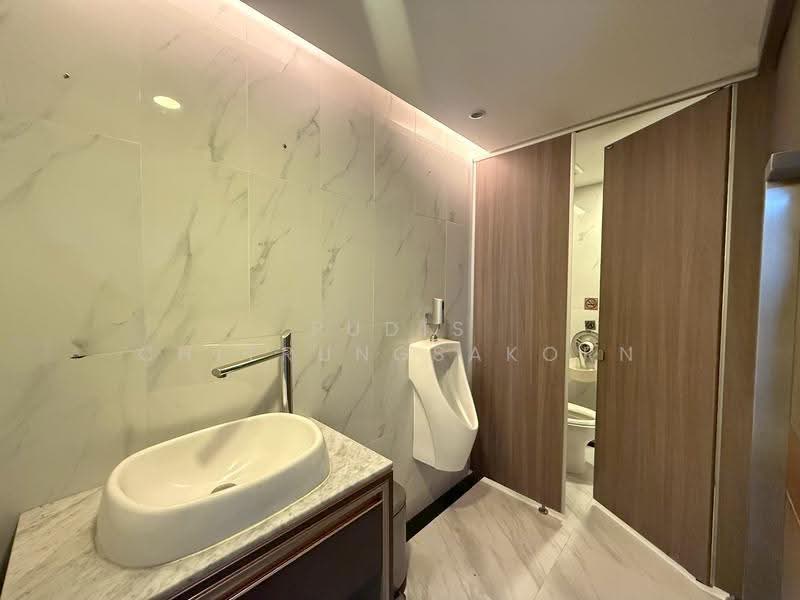 Standalone Commercial Building for Rent – Sathorn, Silom | Prime CBD Location, Bangkok, Silom, Bang Rak, Bangkok, , 1,329 sqm, Office Space For Rent, by Pudis Chitrungsakorn, 500580219 - DDproperty.com