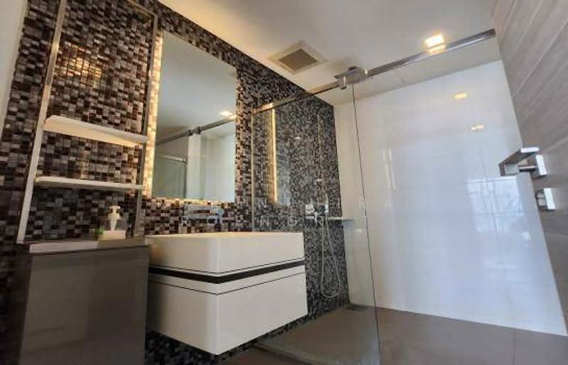 The Room Sathorn, Bangkok, 78 Pan Road, Silom, Bang Rak, Bangkok, 1 Bedroom, 47 sqm, Condo For Rent, by Narinthira Roengrit, 500580321 - DDproperty.com