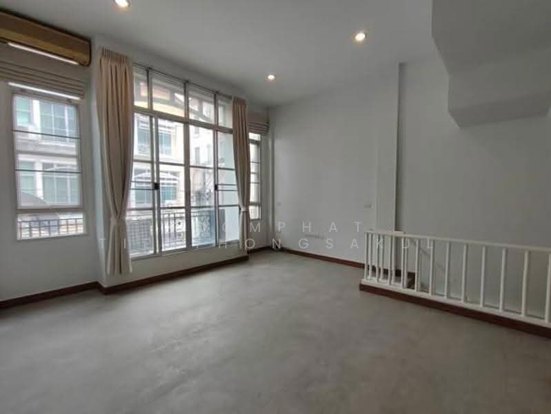 Baan Klang Muang Ratchada-Ladprao, bangkok, Soi Ban Klang Mueang Yaek Ratchada-Lat Phrao 2, Chan Kasem, Chatuchak, Bangkok, 3 Bedrooms, 150 sqm, Townhouse For Sale, by Poomphat Tienthongsakul, 500580348 - DDproperty.com