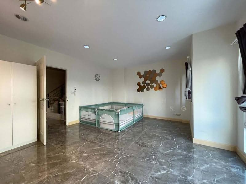 Grand De Ville Srinakarin, Bangkok, Soi Srinakarin 42, Nong Bon, Prawet, Bangkok, 5 Bedrooms, 244 sqm, Townhouse For Rent, by Thananith Ittitulyapong, 500580433 - DDproperty.com