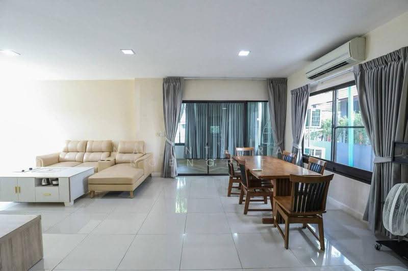 Mantana Kalapapruk-Wongwaen, Bangkok, 379 Kanchanaphisek Road, Lak Song, Bang Khae, Bangkok, 4 Bedrooms, 325 sqm, Single Detached House For Sale, by Narinthira Roengrit, 500580672 - DDproperty.com