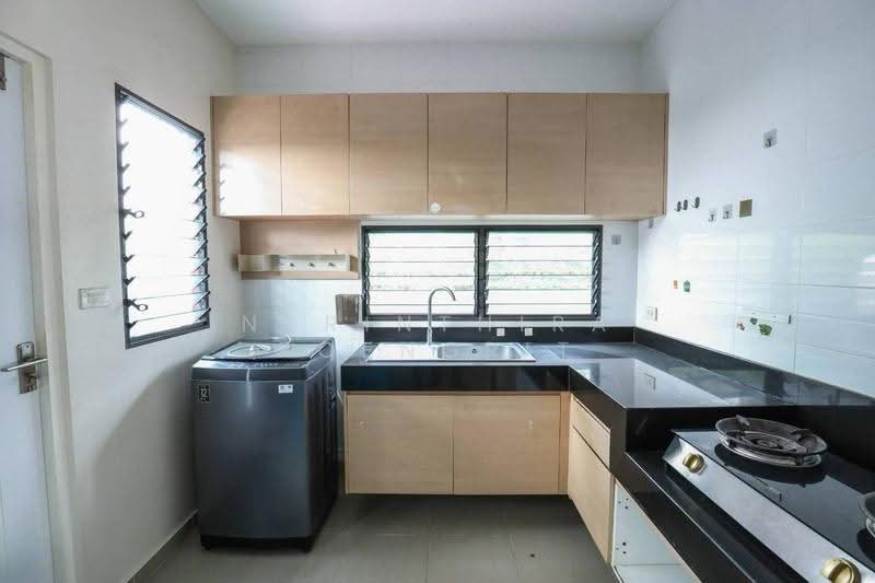 Mantana Kalapapruk-Wongwaen, Bangkok, 379 Kanchanaphisek Road, Lak Song, Bang Khae, Bangkok, 4 Bedrooms, 325 sqm, Single Detached House For Sale, by Narinthira Roengrit, 500580672 - DDproperty.com