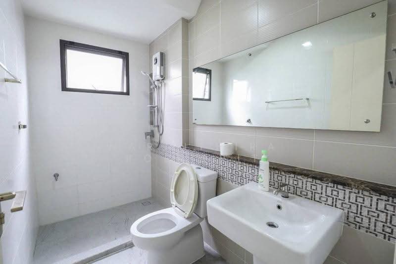 Mantana Kalapapruk-Wongwaen, Bangkok, 379 Kanchanaphisek Road, Lak Song, Bang Khae, Bangkok, 4 Bedrooms, 325 sqm, Single Detached House For Sale, by Narinthira Roengrit, 500580672 - DDproperty.com