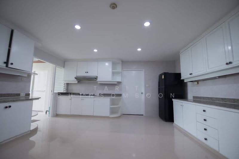 Oriental Towers, Bangkok, 25 Soi Ekkamai 12, Ekkamai Road, Khlong Tan Nua, Watthana, Bangkok, 3 Bedrooms, 350 sqm, Condo For Rent, by Tarit Chinsomboon, 500580754 - DDproperty.com