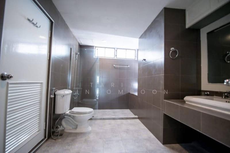 Oriental Towers, Bangkok, 25 Soi Ekkamai 12, Ekkamai Road, Khlong Tan Nua, Watthana, Bangkok, 3 Bedrooms, 350 sqm, Condo For Rent, by Tarit Chinsomboon, 500580754 - DDproperty.com