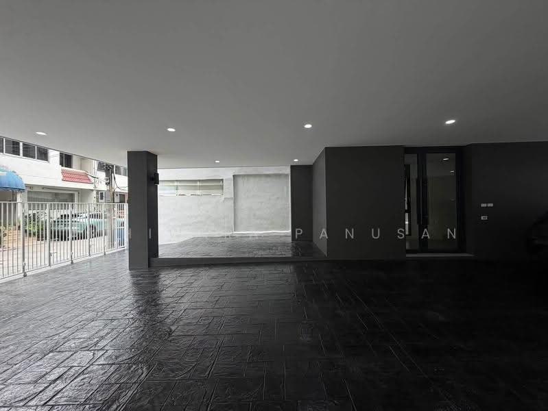 Building office rama9, Bangkok, พระราม9, Huai Khwang, Bangkok, , 750 sqm, Shophouse For Rent, by Achiwara Panusan, 500580881 - DDproperty.com