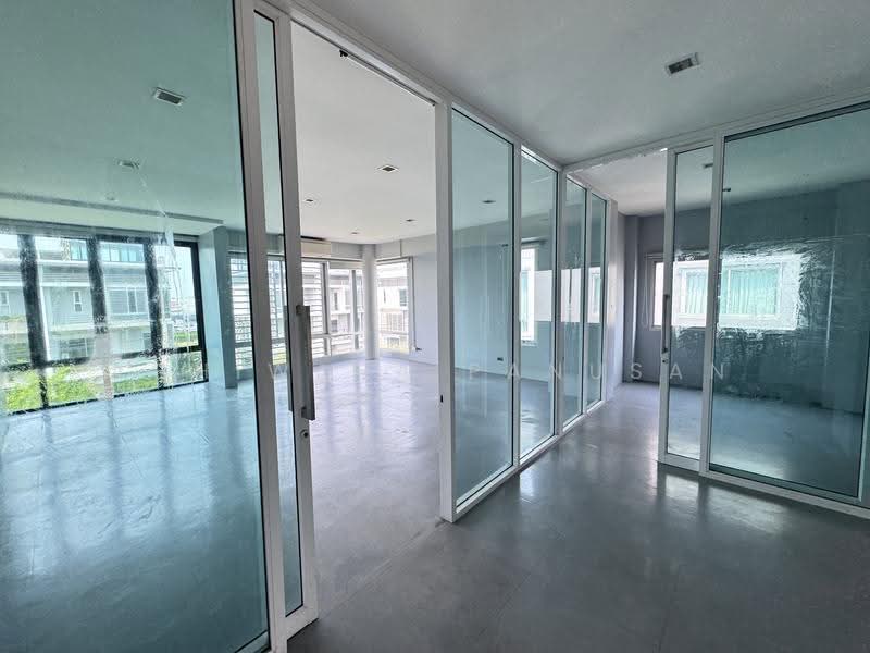 B-Square Rama 9 - Mengjai, Bangkok, Soi Sahakanpramoon, Wang Thonglang, Bangkok, 5 Bedrooms, 350 sqm, Townhouse For Rent, by Achiwara Panusan, 500580923 - DDproperty.com