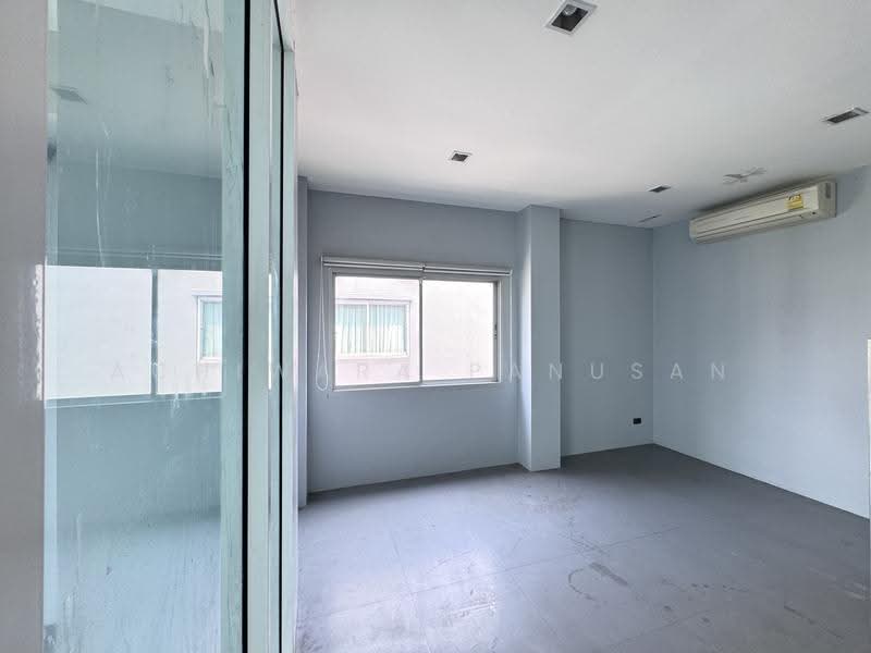 B-Square Rama 9 - Mengjai, Bangkok, Soi Sahakanpramoon, Wang Thonglang, Bangkok, 5 Bedrooms, 350 sqm, Townhouse For Rent, by Achiwara Panusan, 500580923 - DDproperty.com