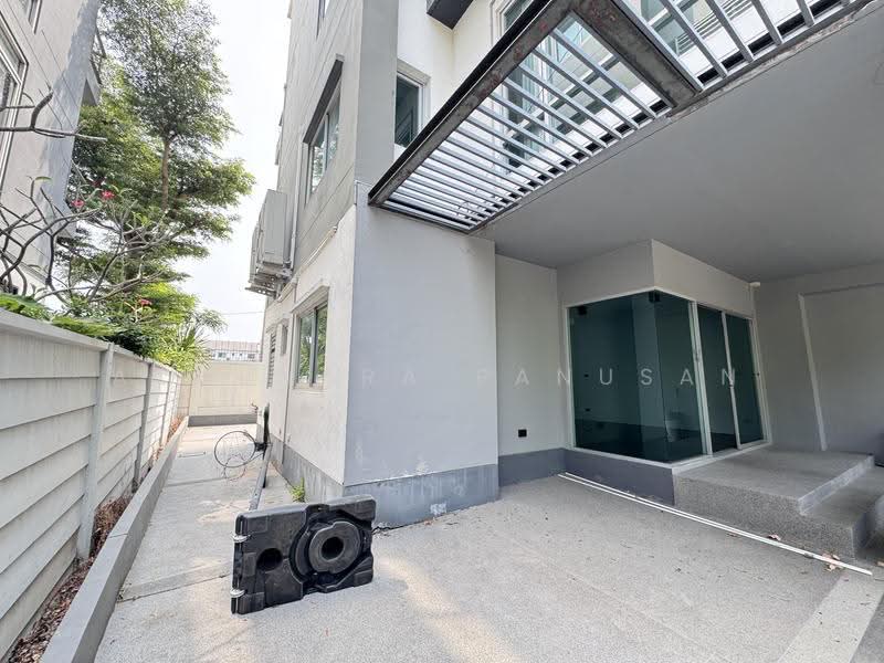 B-Square Rama 9 - Mengjai, Bangkok, Soi Sahakanpramoon, Wang Thonglang, Bangkok, 5 Bedrooms, 350 sqm, Townhouse For Rent, by Achiwara Panusan, 500580923 - DDproperty.com