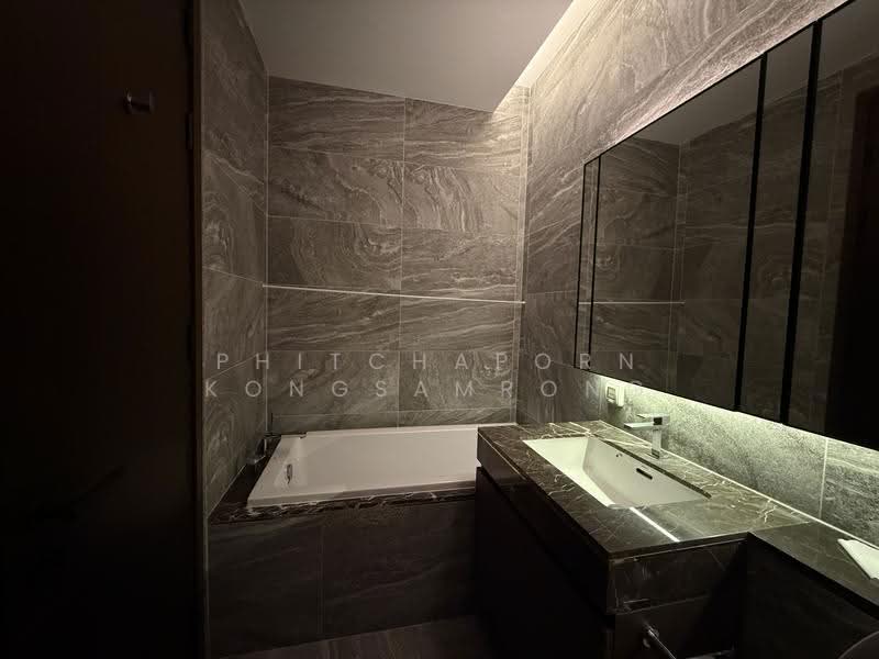 The Esse Sukhumvit 36, Bangkok, Soi Sukhumvit 36, Sukhumvit Road, Phra Kanong, Khlong Toei, Bangkok, 1 Bedroom, 45 sqm, Condo For Rent, by Phitchaporn Kongsamrong, 500580950 - DDproperty.com