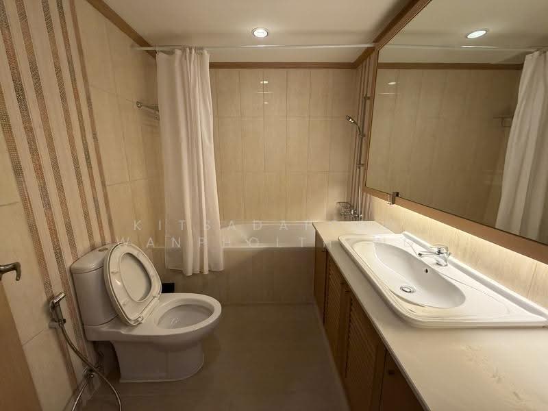 Baan Suanpetch, Bangkok, 18 Soi Sukhumvit 39, Khlong Tan Nua, Watthana, Bangkok, 3 Bedrooms, 130 sqm, Condo For Rent, by Kitsadapoom Wanpholthong, 500580955 - DDproperty.com