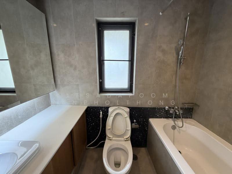Baan Suanpetch, Bangkok, 18 Soi Sukhumvit 39, Khlong Tan Nua, Watthana, Bangkok, 3 Bedrooms, 130 sqm, Condo For Rent, by Kitsadapoom Wanpholthong, 500580955 - DDproperty.com