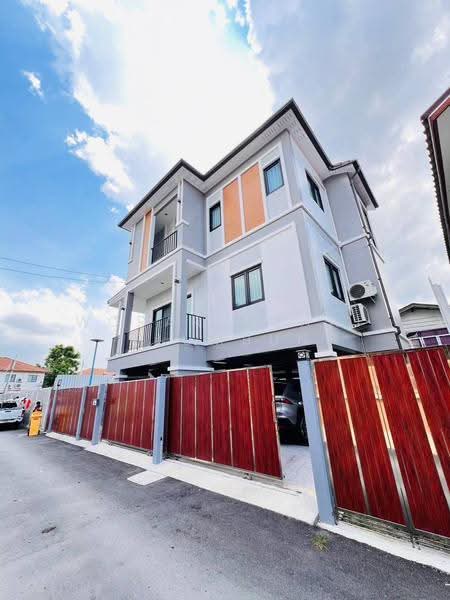 4-BR House, Bangkok, Suan Luang, Bangkok, 4 Bedrooms, 200 sqm, Single Detached House For Sale, by Woraruethai Klumbun, 500581144 - DDproperty.com