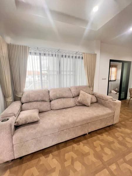 4-BR House, Bangkok, Suan Luang, Bangkok, 4 Bedrooms, 200 sqm, Single Detached House For Sale, by Woraruethai Klumbun, 500581144 - DDproperty.com