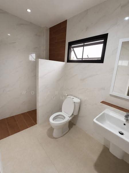 4-BR House, Bangkok, Suan Luang, Bangkok, 4 Bedrooms, 200 sqm, Single Detached House For Sale, by Woraruethai Klumbun, 500581144 - DDproperty.com