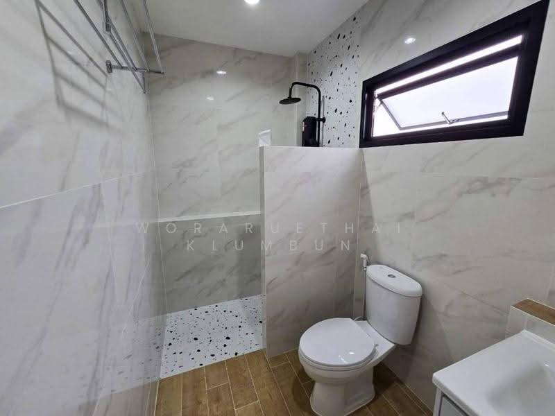 4-BR House, Bangkok, Suan Luang, Bangkok, 4 Bedrooms, 200 sqm, Single Detached House For Sale, by Woraruethai Klumbun, 500581144 - DDproperty.com