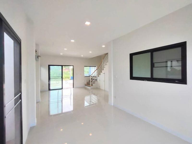 บ้านแฝด คลองสาม, Pathum Thani, Khlong Sam, Khlong Luang, Pathum Thani, 4 Bedrooms, 155 sqm, Semi-Detached House (Twin House) For Sale, by Angsanaporn D, 500581178 - DDproperty.com