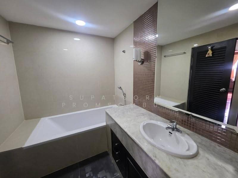 Lake Green, Bangkok, 199 Sukhumvit Soi 8, Khlong Toei, Bangkok, 2 Bedrooms, 124 sqm, Condo For Sale, by Supatsorn Promsombut, 500581194 - DDproperty.com