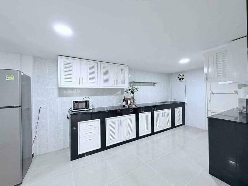 6-BR House, bangkok, Samsen Nok, Huai Khwang, Bangkok, 6 Bedrooms, 500 sqm, Single Detached House For Rent, by Woraruethai Klumbun, 500581263 - DDproperty.com