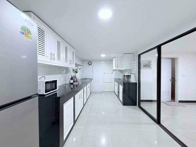 6-BR House, bangkok, Samsen Nok, Huai Khwang, Bangkok, 6 Bedrooms, 500 sqm, Single Detached House For Rent, by Woraruethai Klumbun, 500581263 - DDproperty.com