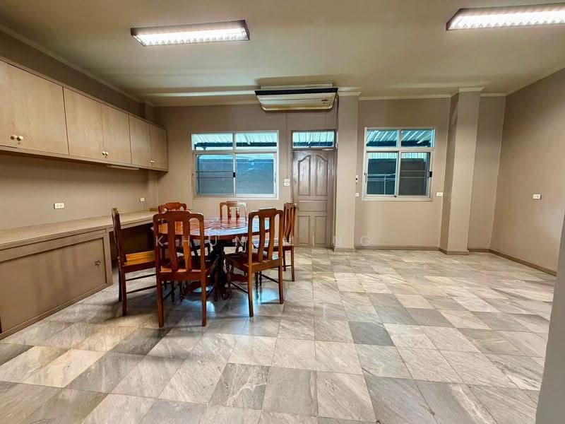 ให้เช่า Home Office 4 ห้องนอน สุขุมวิท 44/2 | ใกล้ BTS พระโขนง & เอกมัย (SPSMG245), กรุงเทพ, สุขุมวิท 44/2, พระโขนง, คลองเตย, กรุงเทพ, 240 ตร.ม., ตึกแถว-อาคารพาณิชย์ ให้เช่า, โดย Khun Ming, 500581454 - DDproperty.com