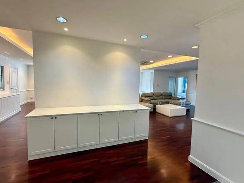 D.S. Tower 1 Sukhumvit 33, Bangkok, Soi Phrom Chit, Khlong Tan Nua, Watthana, Bangkok, 3 Bedrooms, 236 sqm, Condo For Rent, by Getsarin Aron, 500582046 - DDproperty.com