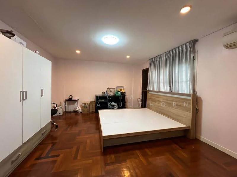 4-BR Townhouse, Bangkok, Chan Kasem, Chatuchak, Bangkok, 4 Bedrooms, 445 sqm, Townhouse For Rent, by Vichai Annavakulthorn, 500582070 - DDproperty.com