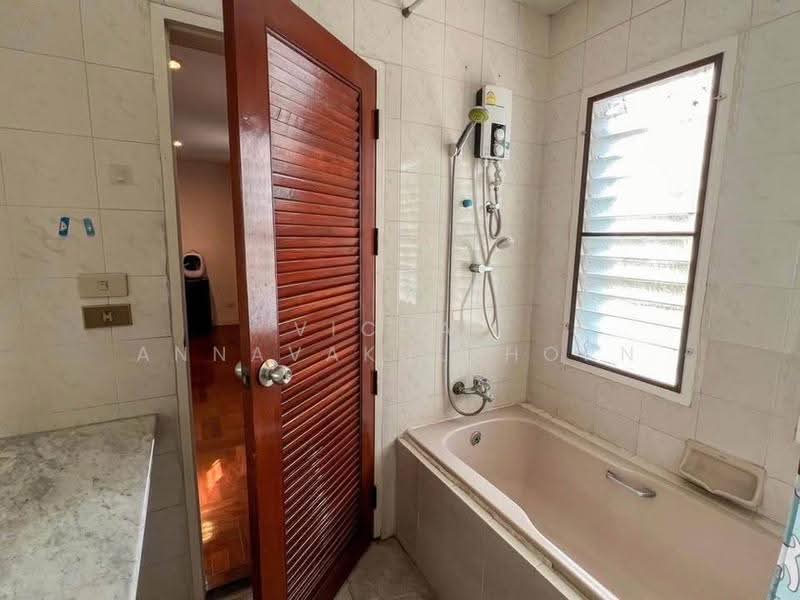4-BR Townhouse, Bangkok, Chan Kasem, Chatuchak, Bangkok, 4 Bedrooms, 445 sqm, Townhouse For Rent, by Vichai Annavakulthorn, 500582070 - DDproperty.com