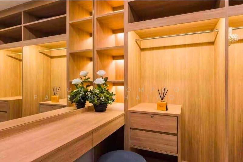 Life Asoke, Bangkok, Asoke-Dindang Road, Bang Kapi, Huai Khwang, Bangkok, 1 Bedroom, 35 sqm, Condo For Rent, by Tongchompoo Pattanachaiwongkoon, 500582072 - DDproperty.com