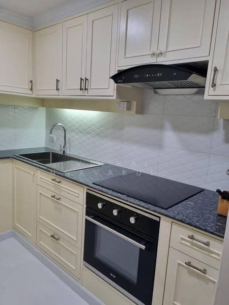 Floraville Condominium, Bangkok, 51 Pattanakarn, Suan Luang, Suan Luang, Bangkok, 2 Bedrooms, 122 sqm, Condo For Rent, by Vichai Annavakulthorn, 500582194 - DDproperty.com
